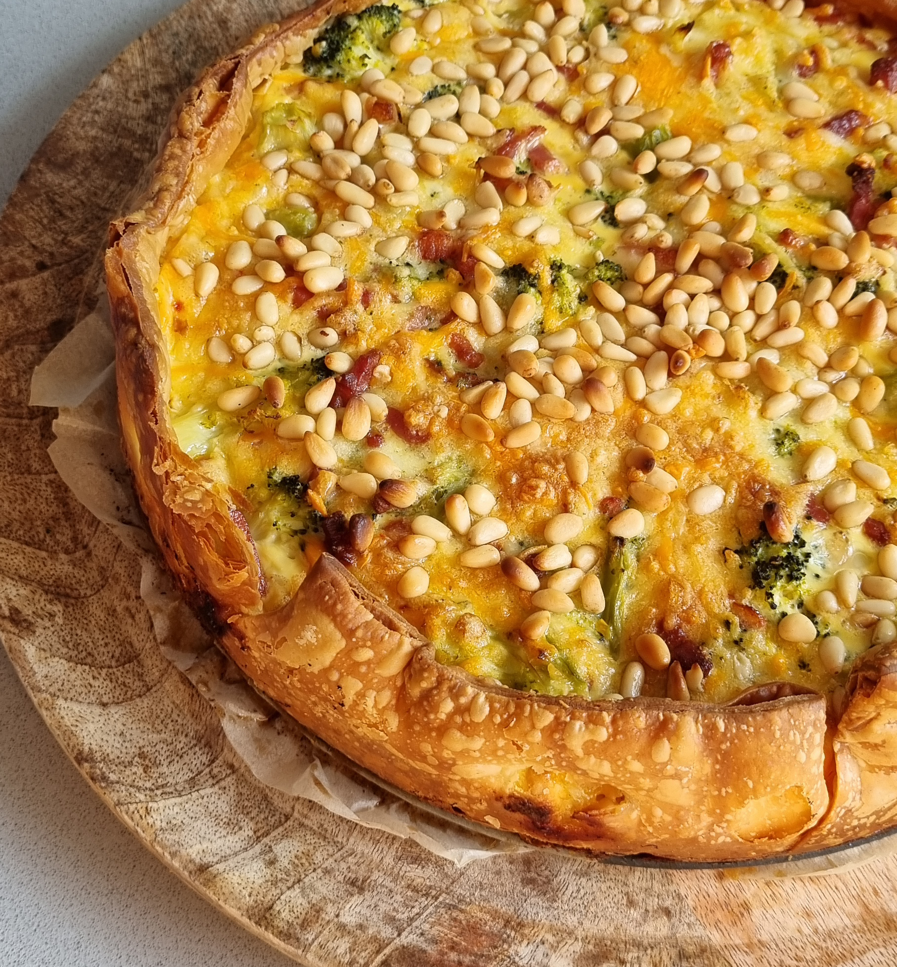Hartige taart met broccoli